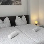 Gemuetliches Reihenhaus Mit Terrasse * Magdeburgo