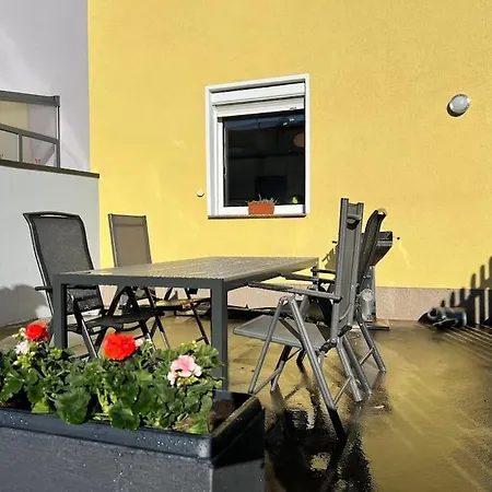 Gemuetliches Reihenhaus Mit Terrasse Lägenhet *
