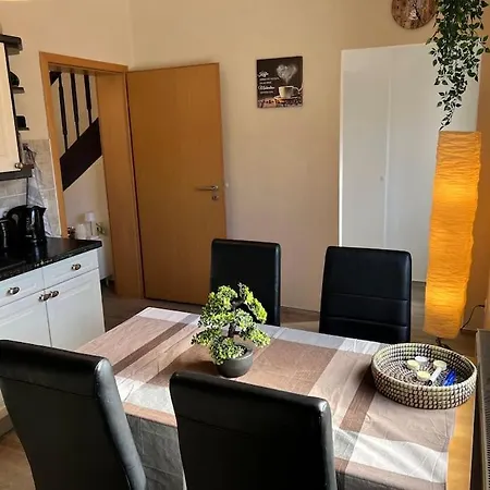 Διαμέρισμα Gemuetliches Reihenhaus Mit Terrasse