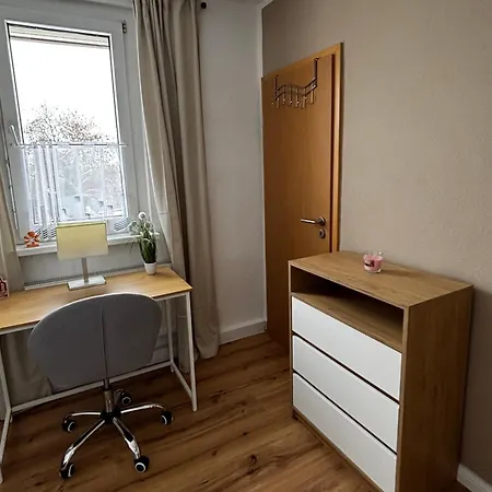 شقة Gemuetliches Reihenhaus Mit Terrasse