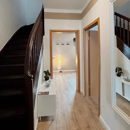 شقة Gemuetliches Reihenhaus Mit Terrasse