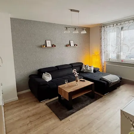 Gemuetliches Reihenhaus Mit Terrasse * מגדבורג